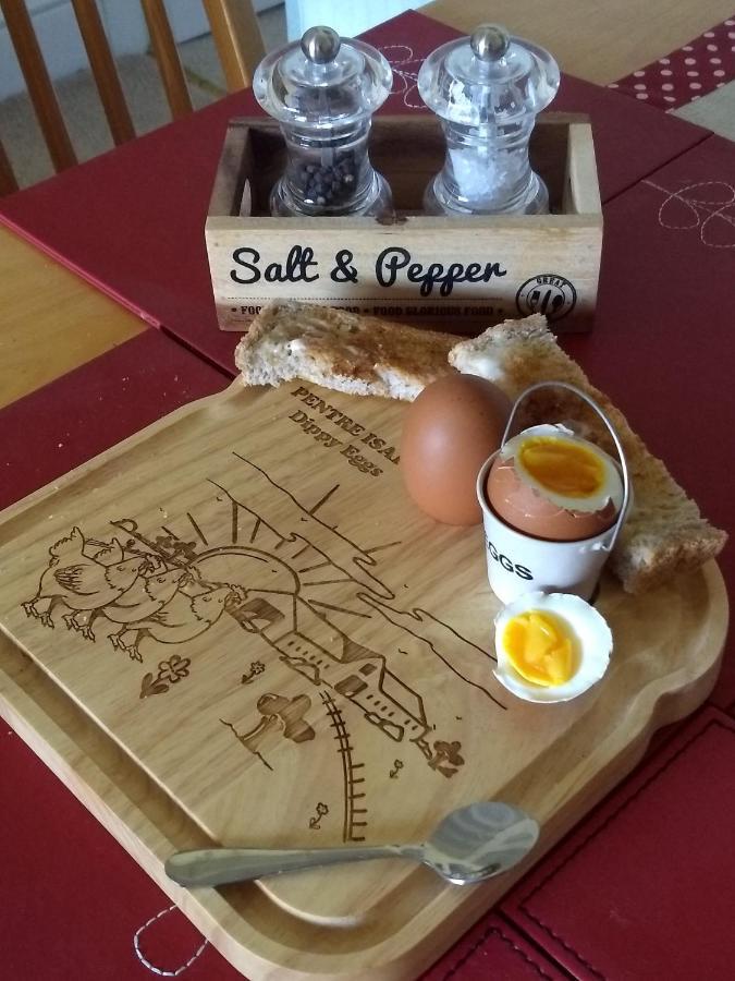 Pentre Isaf Bed & Breakfast คอนวี ภายนอก รูปภาพ